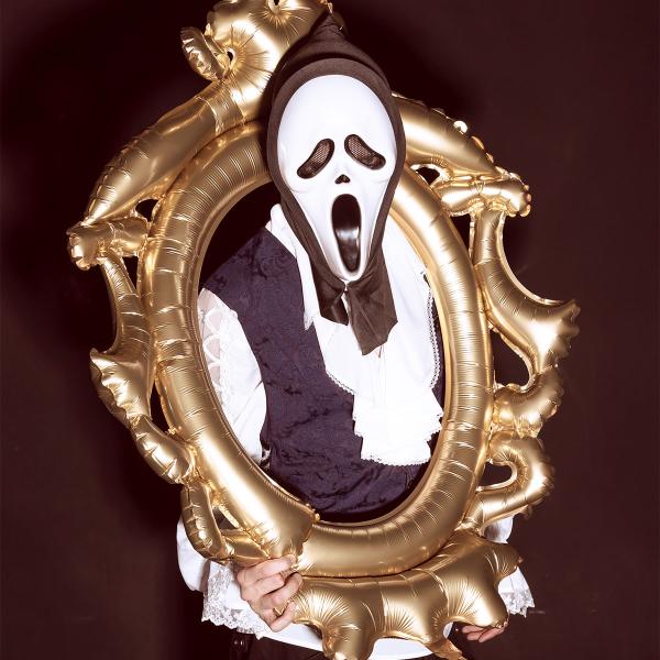 Kummitusnaamio Kangaspäällysteellä