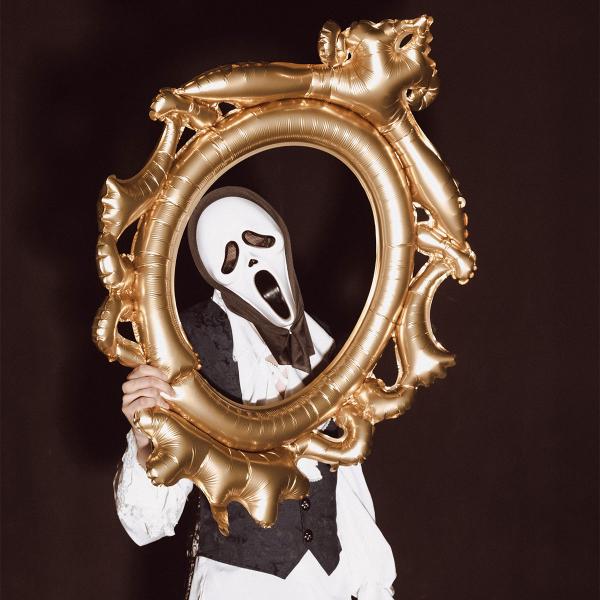 Kummitusnaamio Kangaspäällysteellä