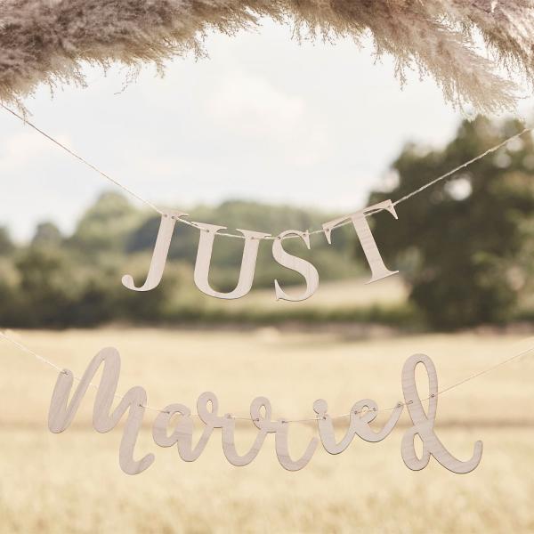 Just Married Viiirinauha Botanical Wedding