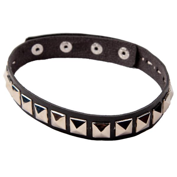 Choker-kaulakoru Pyramidiniiteillä