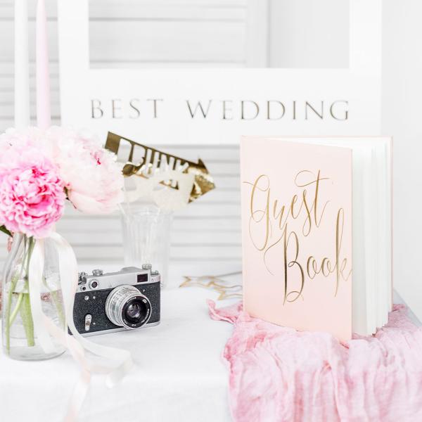 Vieraskirja Guest Book Vaaleanpinkki ja Kulta