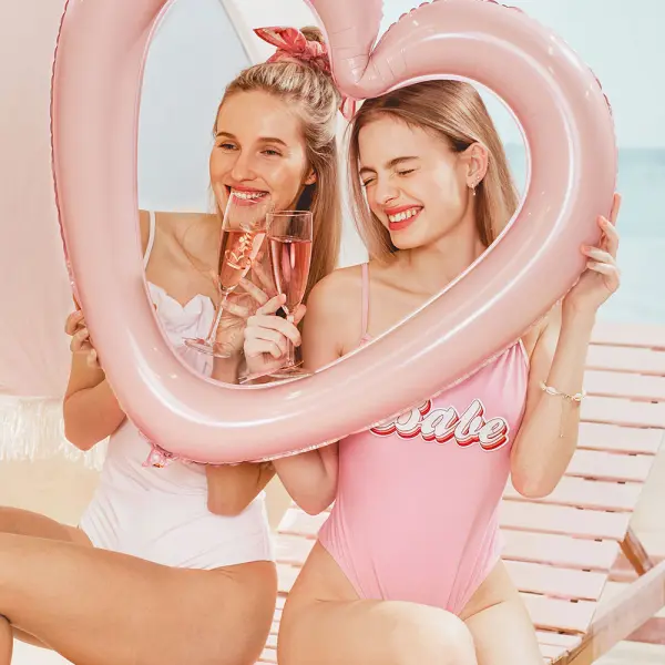 Lasimerkit Bride ja Bridesmaid