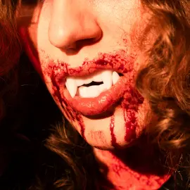 Vampyyrinhampaat Valkoiset