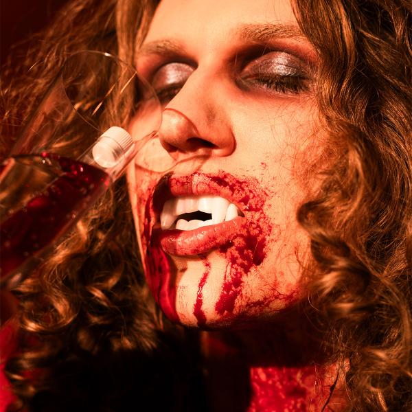 Vampyyrinhampaat Valkoiset