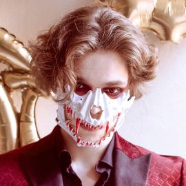 Pääkallo Puolinaamio Verisine Hampaineen