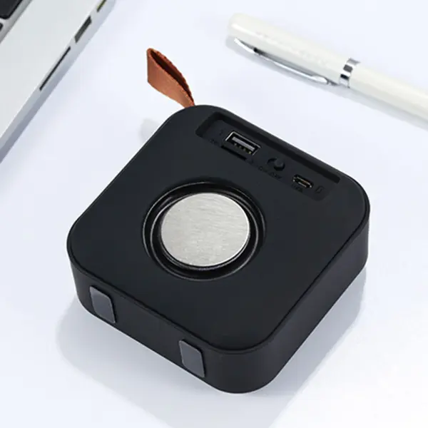 Neliskanttinen Bluetooth Kaiutin Punainen