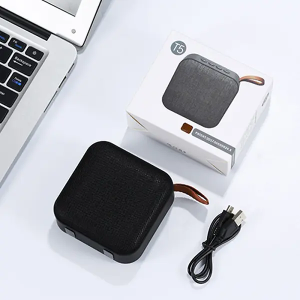 Neliskanttinen Bluetooth Kaiutin Punainen