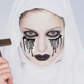 Pelottava Nunna Meikkisetti