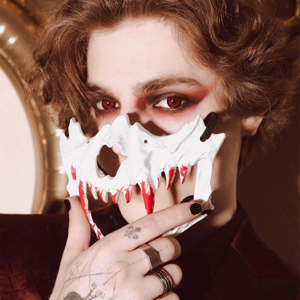 Pääkallo Puolinaamio Verisine Hampaineen