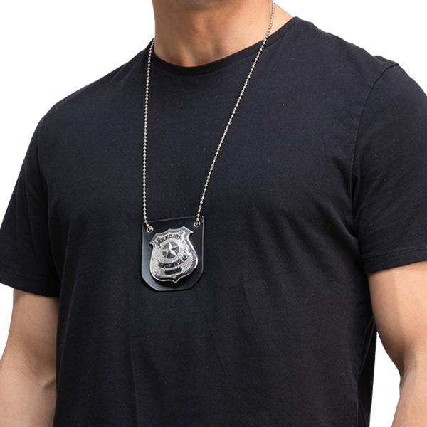 Poliisimerkki Kaulanauhassa