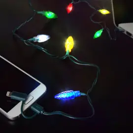 Iphonen Latauskaapeli Jouluvaloilla
