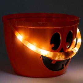 Kurpitsa&auml;mp&auml;ri LED-valolla