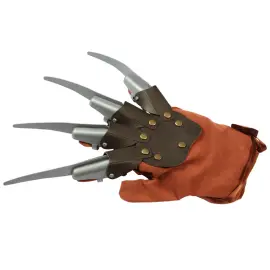 Pelottava K&auml;sine Freddy Krueger