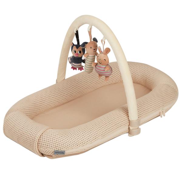 Vauvanpesä Leikkikaarella Beige