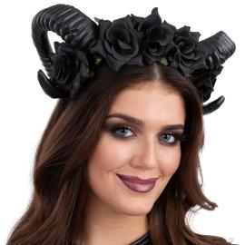 Panta Mustilla Sarvilla ja Ruusuilla