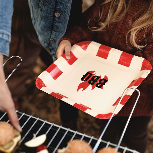 Neliönmuotoiset Pahvilautaset BBQ 6 kpl